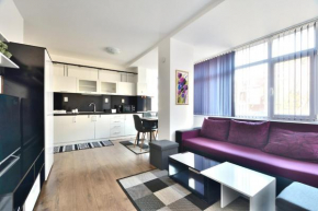 Downtown Apartment By the Lindens